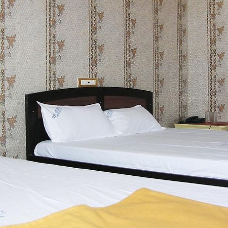 Sbs Residency Tirupati Hotel Renigunta Habitación foto