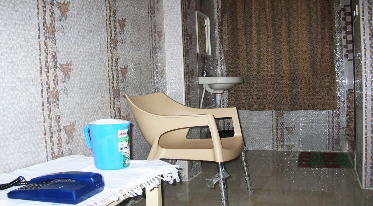 Sbs Residency Tirupati Hotel Renigunta Habitación foto