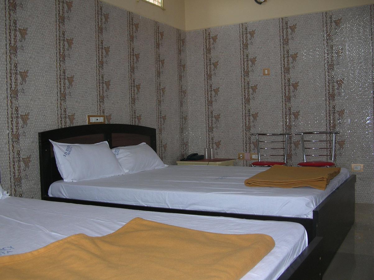 Sbs Residency Tirupati Hotel Renigunta Habitación foto